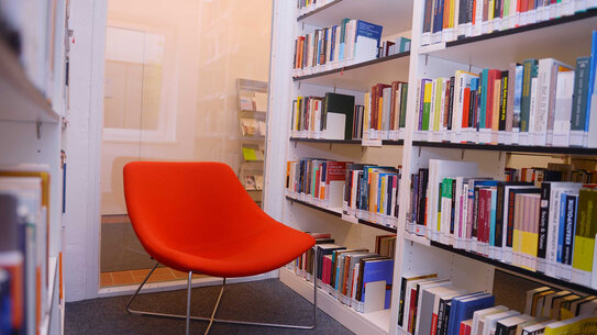 Bibliotheksbereich der Zeppelin Universität 