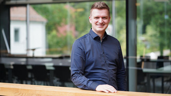 Professor Dr. Raphael Zender takes over the ZF Endowed Chair for Virtual Reality Systems at Zeppelin University