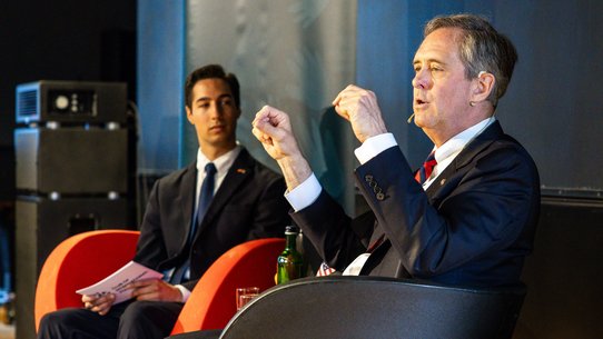 US-Generalkonsul Norman Thatcher Scharpf zu Gast beim Club of International Politics