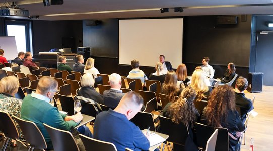 Discussion about the anniversary of the Center for Mobility Studies.