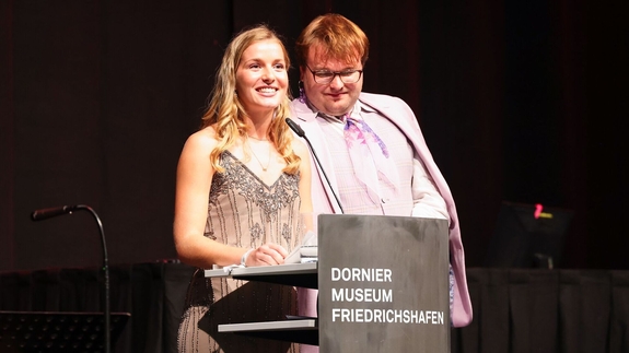 Auf der Bühne der Graduierungsfeier im Fall 2024