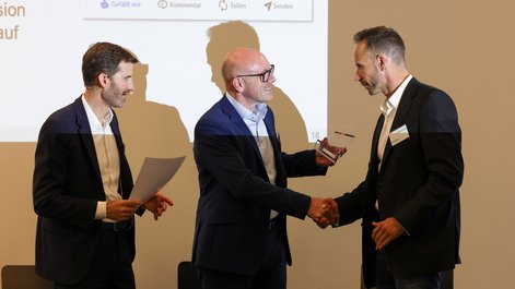 Preisverleihung beim Zukunftssalon in Friedrichshafen.