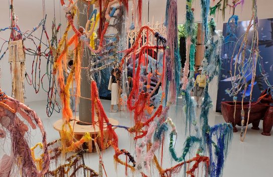 Afrikanische Gegenwartskunst bei der Biennale in Venedig: Julien Creuzet, Frankreich Pavillon