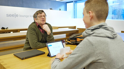 In an interview, ZU Professor Joachim Behnke spoke about the outcome of the Bundestag elections and coalition possibilities.