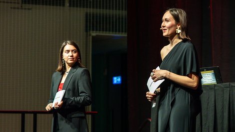 Charmant moderiert wurde der Gala-Abend von Elena Treusch und Lilli German (v.l.).