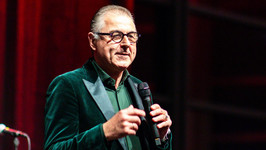 Surprise speech by a proud father at the graduation ceremony: "Over the years, we have become ZU-ers ourselves"