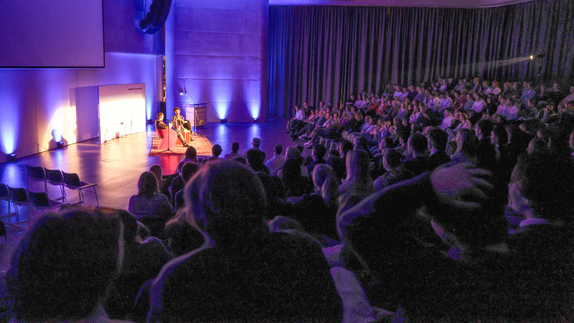 Das Graf-von-Soden-Forum der ZU ist voll gefüllt.