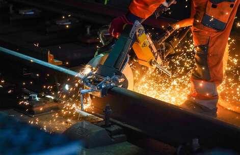 “All that extra money is therefore a necessary but not sufficient condition for success. Before that, the gods have placed sweat and, especially for politicians, the drilling of thick boards.”