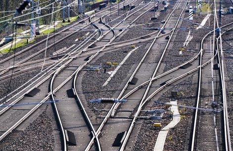 “Beyond overly complex and lengthy planning and approval procedures, there is currently also a lack of a strategic plan from the federal government for the use of the funds.”