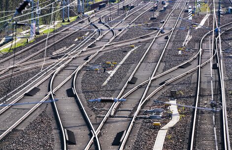 “Beyond overly complex and lengthy planning and approval procedures, there is currently also a lack of a strategic plan from the federal government for the use of the funds.”