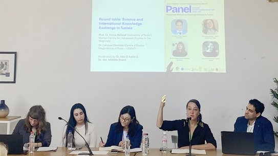 Panel discussion on science and international knowledge exchange in Tunis. From left to right: Dr. des. Michèle Brand (Zeppelin University), Prof. Emna Beltaief (Merian Centre for Advanced Studies in the Maghreb), Dr. Laryssa Chomiak (American Institute for Maghreb Studies) and Dr. Alla El Kahla (Institut Supérieur de Musique, Université de Tunis).