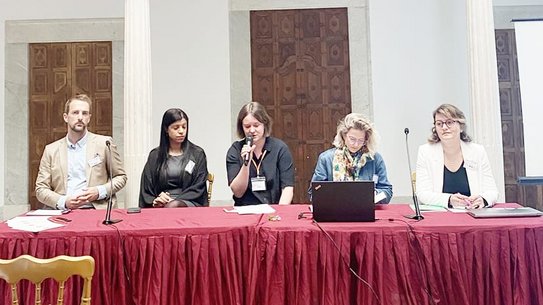 Panel discussion on foreign cultural policy and the role of international intermediary organizations in Tunis. From left to right: Paul Leonhardt (German Embassy), Rabaa Mwelhi (Tunisia88), Jun.-Prof. Dr. Meike Lettau (Zeppelin University), Fanny Rolland (Institut Français), Dr. Saima Samoud (ELYSSA Tunisia).