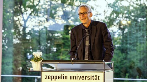 Prof. Jan Söffner holds the professors' speech for the third time in a row.