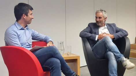 Sustainability Manager Dr. Fabian Sennekamp (l.) and bodo CEO Bernd Hasenfratz talk about solutions for public transport in the Lake Constance region.