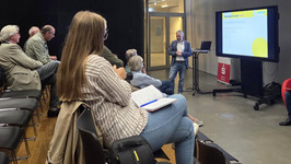 Buses, trains and barriers: bodo boss Bernd Hasenfratz visits Zeppelin University