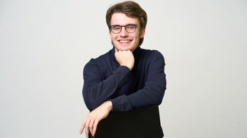 Augustin Renz: Juggler with three standing legs