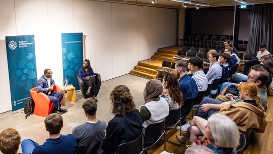 Karamba Diaby: zwischen Diskriminierung, Solidarität und Politik