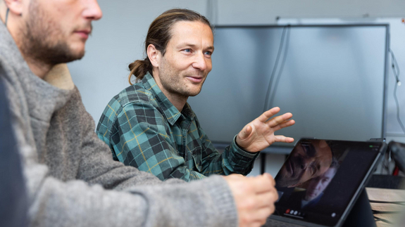 Thorin Wäschle (r.) studierte an der Zeppelin Universität.