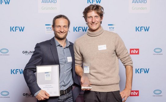 Thorin Wäschle und Rüdiger Wäschle von der Firma HALM GmbH, Landessieger Mecklenburg-Vorpommern des KfW Award Gründen 2025