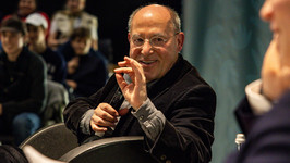 Gregor Gysi and the art of explaining politics with humor
