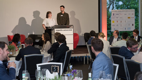 Emilia Bös presents at the ZUG dInner the initiative, that she's engaged in.