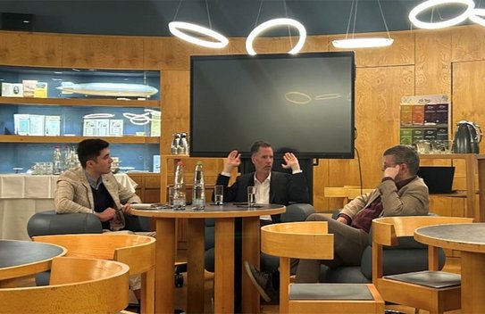 Gespräch mit dem FDP-Bundesvorsitzenden Christian Dürr unter anderem über Aktienrenten als Mittel zur Bekämpfung von Altersarmut.