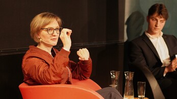 Party leaders on the campaign trail: Critical questions are also part of it