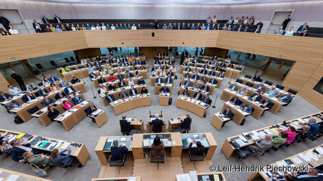 With 157 members, the new state parliament of Baden-Württemberg has only three more representatives than after the 2021 election – the proportion of women has also risen slightly from just under 30 to 33.8 percent.