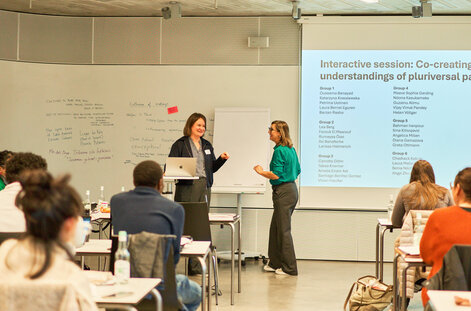 Meike Lettau and Özlem Canyürek from the Junior Professorship for Cultural & Media Policy Studies jointly developed the Spring School program and spoke about the concept of pluriversality. 