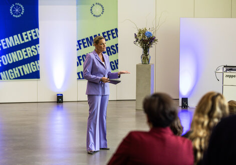 In her keynote speech, Evelyn de Gruyter urges: “If we, as women, want a seat at the table, we must demand it.” In her keynote speech, Evelyn de Gruyter urges: “If we, as women, want a seat at the table, we must demand it.”
