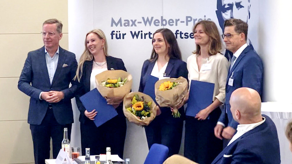 Sabine Wiesmüller bei der Preisverleihung (z.v.l.)
