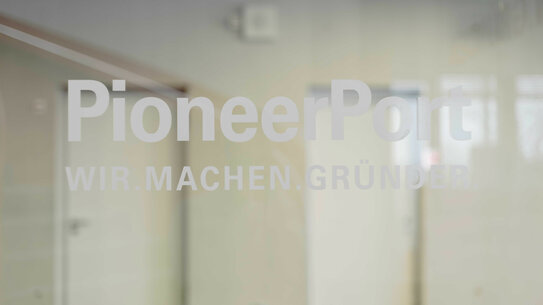 Opening of the PioneerPort start-up centre