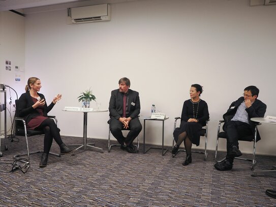 Panel discussion with Dr. Matthias Niedenführ, Christine Zhang-Lippert and Felix Lee, moderated by Theresa Stewart and Prof. Ulrich Hemel.
