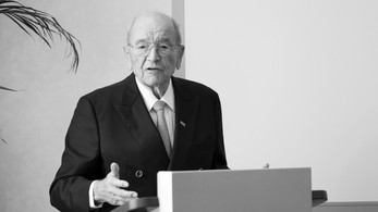 Zeppelin University mourns the loss of its long-time supporter Karl Schlecht