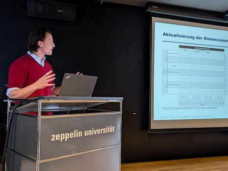 Henrik Kleis presents his latest research.