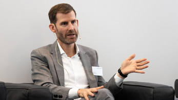 Large differences in the level and transparency of salaries in the top management of public companies