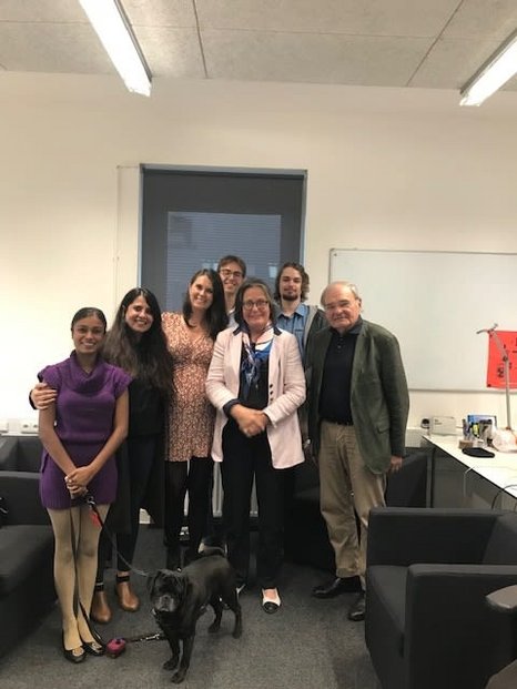 from left to right: Arushi Chakravarty (Scholarship Recipient), Quratul San (TSRG Project Manager), Dr. Jessica G. Schwengber (LEIZ Managing Director and Project Leader of the Transcultural Caravan Network), Johannes Sonneborn (Scholarship Recipient), Dr. med. Angelika Fiedler (Donor), David von Brück (Scholarship Recipient), and Prof. Dr. med. Volkhard Fiedler (Donor).