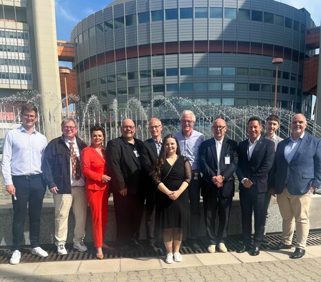 Among others Josef Wieland, Florentina Paraschiv, Marc Hübscher & Ramona Kordesch in front of the United Nations in Vienna