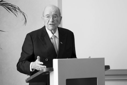 Prof. h.c. Dr. h.c. Dipl.-Ing. Karl Schlecht (Photo: Jean Claude Winkler)