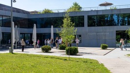 Zeppelin University once again ranks at the top in the CHE University Ranking for economics