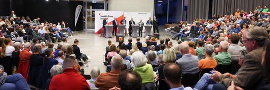 Schwäbische Zeitung panel discussion on the 2024 mayoral election in Friedrichshafen.