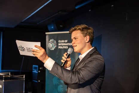 Gabriel Hoensbroech | Photo: ZU, Jim Papke