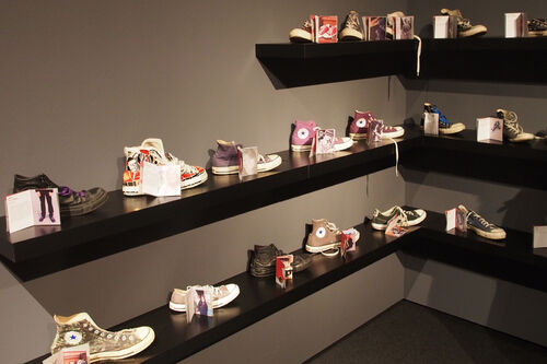 Memmingen art exhibition "And me?" with students from the CCM study program. An exhibition on the theme of mass culture.