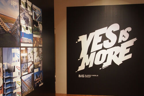 Memmingen art exhibition "And me?" with students from the CCM study program An exhibition on the theme of mass culture.