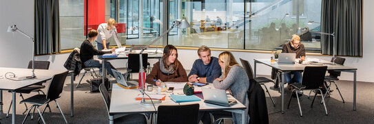 Working atmosphere in the library on the ZF Campus of ZU