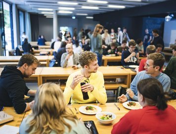 Students in the cafeteria | Photo: ZU, Ilja Mess