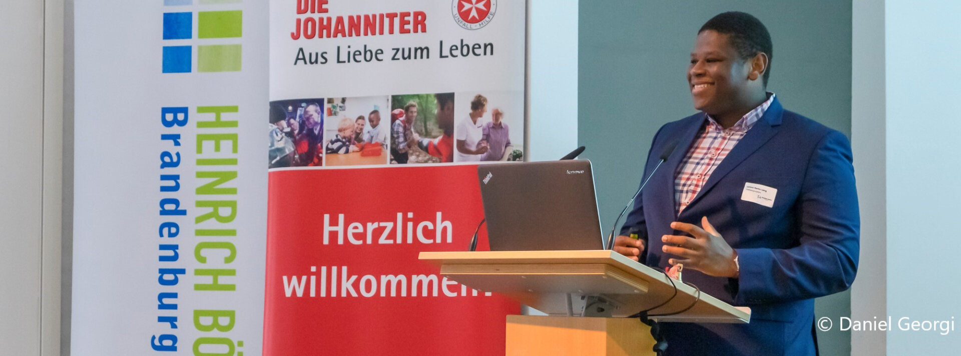 lorenz narku laing zeppelin university