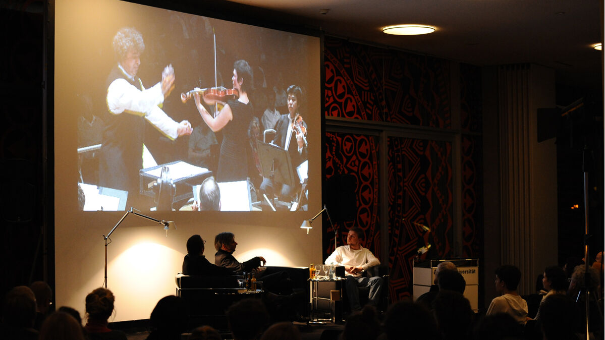Der Intendant der Berliner Philharmoniker, Martin Hoffmann, als Gast der BürgerUniversität der ZU. 